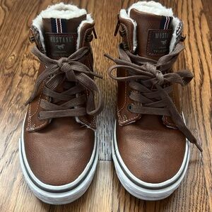NWOT Mustang Leather boots Sz EU 34
